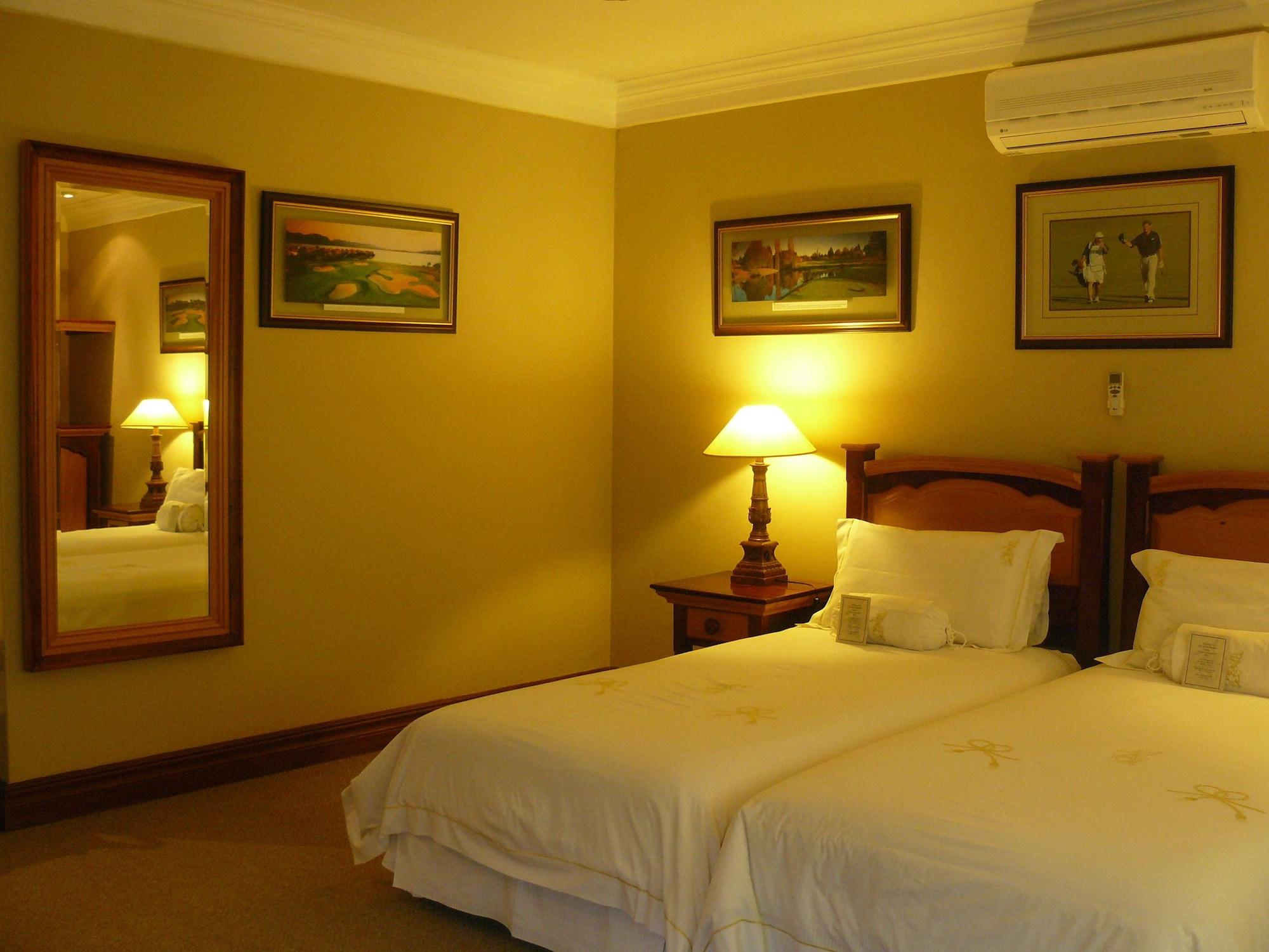 The Woodpecker Inn Pretoria Bagian luar foto