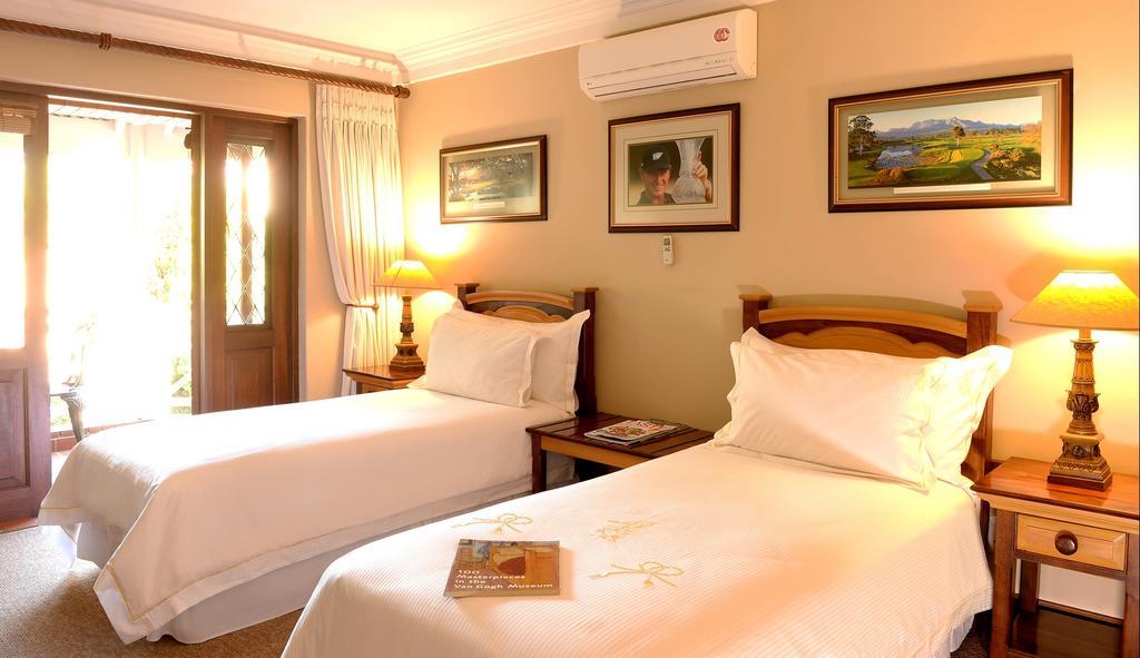 The Woodpecker Inn Pretoria Bagian luar foto