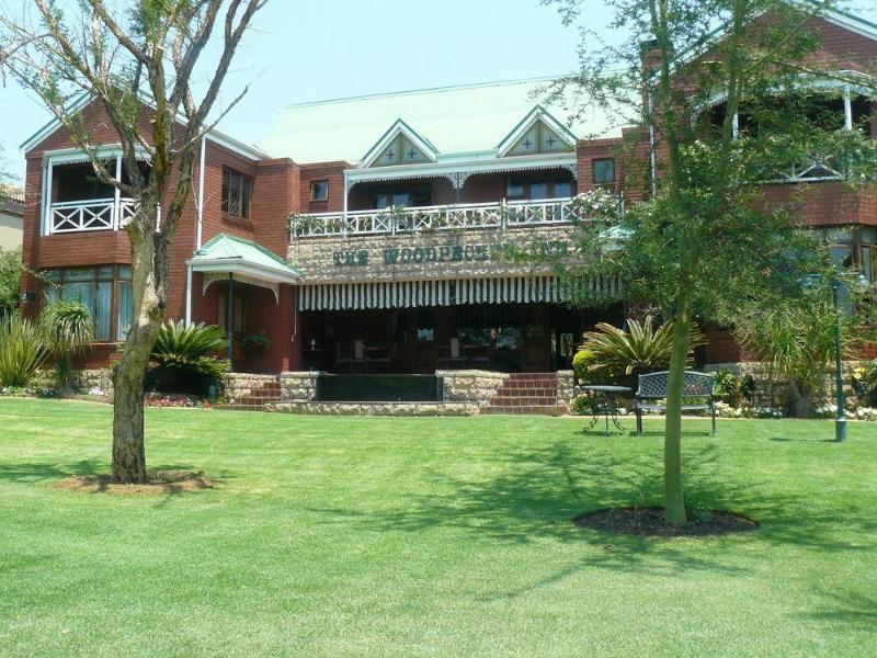 The Woodpecker Inn Pretoria Bagian luar foto