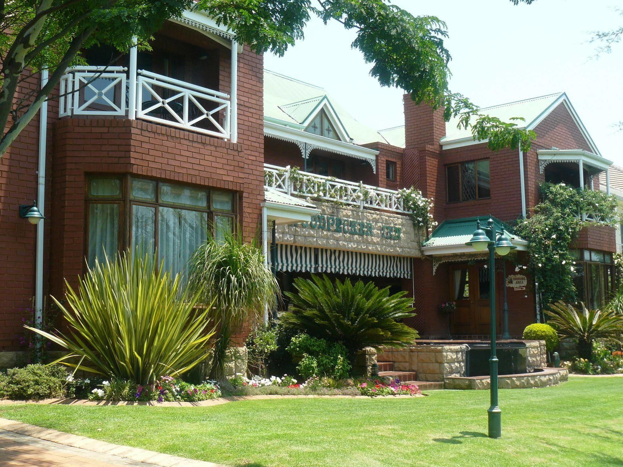 The Woodpecker Inn Pretoria Bagian luar foto