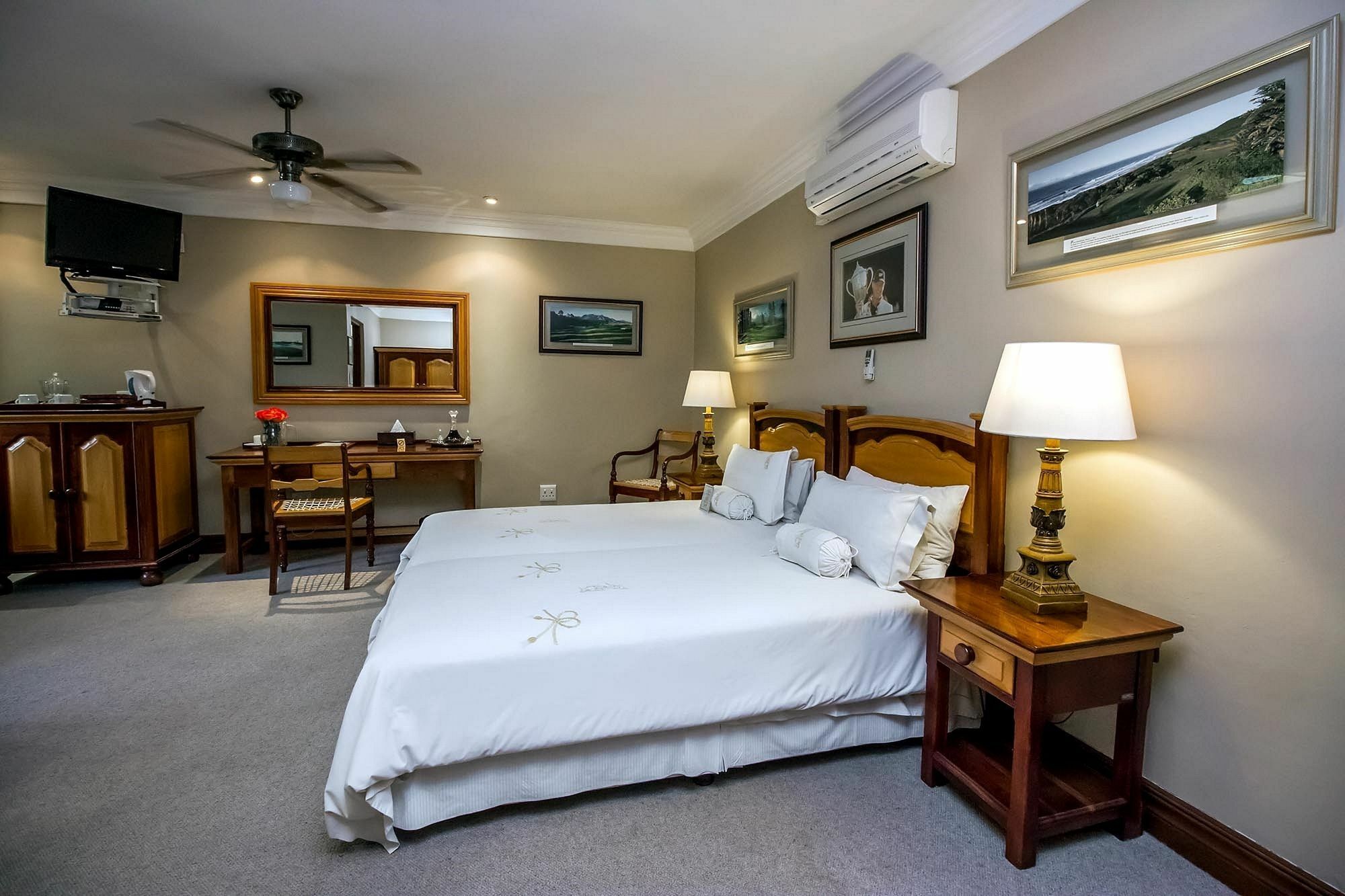 The Woodpecker Inn Pretoria Bagian luar foto