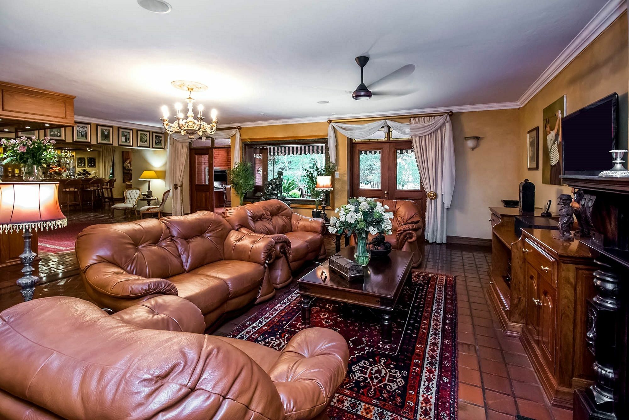 The Woodpecker Inn Pretoria Bagian luar foto